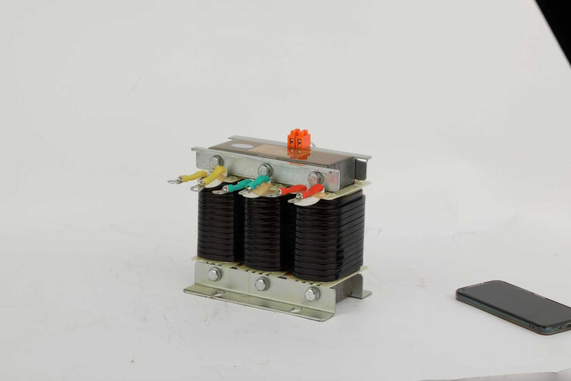 현대 전력 시스템에서 원자로는 어떤 역할을 합니까?